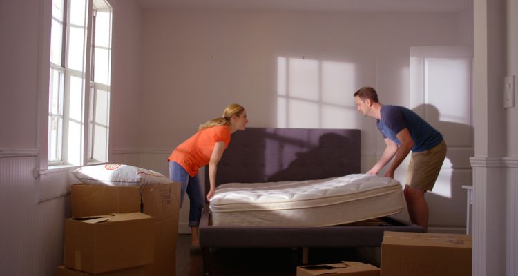 how much does a queen mattress weigh