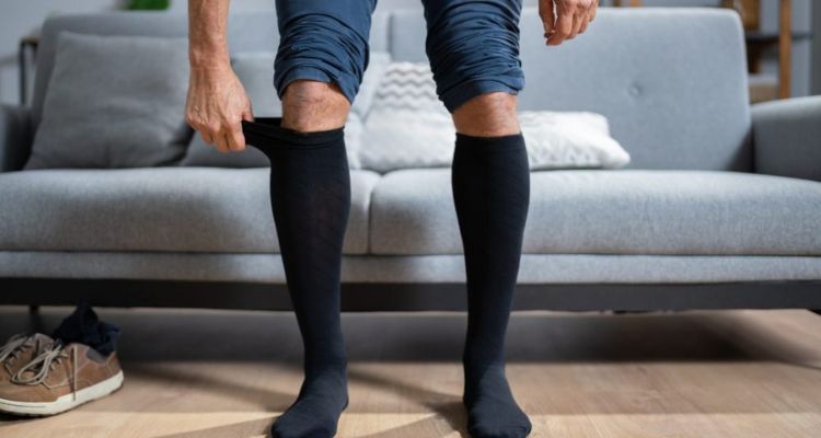can you wear compression socks to bed