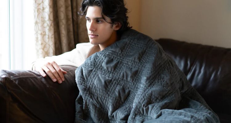 how to tell if a weighted blanket is too heavy