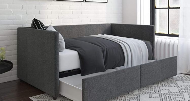 Daybed vs Futon comparison
