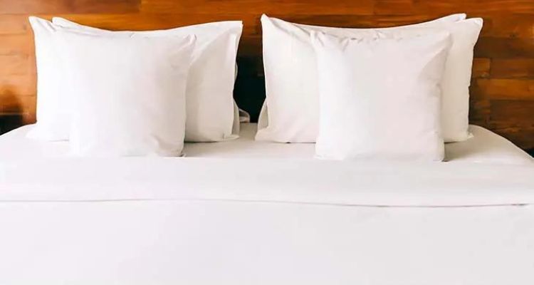 how do hotels keep their sheets so white
