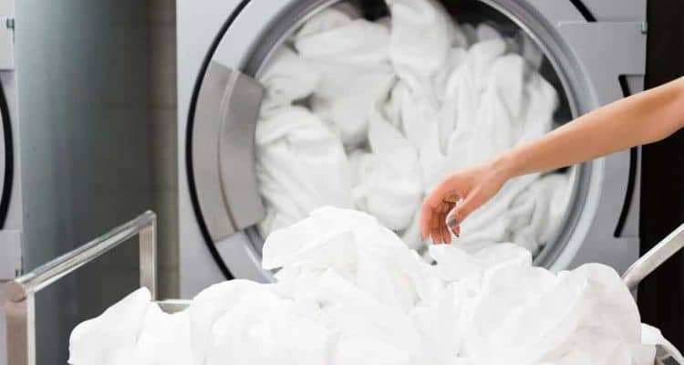Tips for Maintaining Your White Beddings