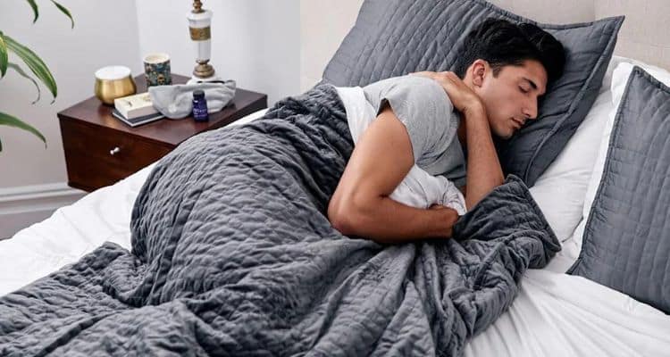 weighted blanket too heavy side effects