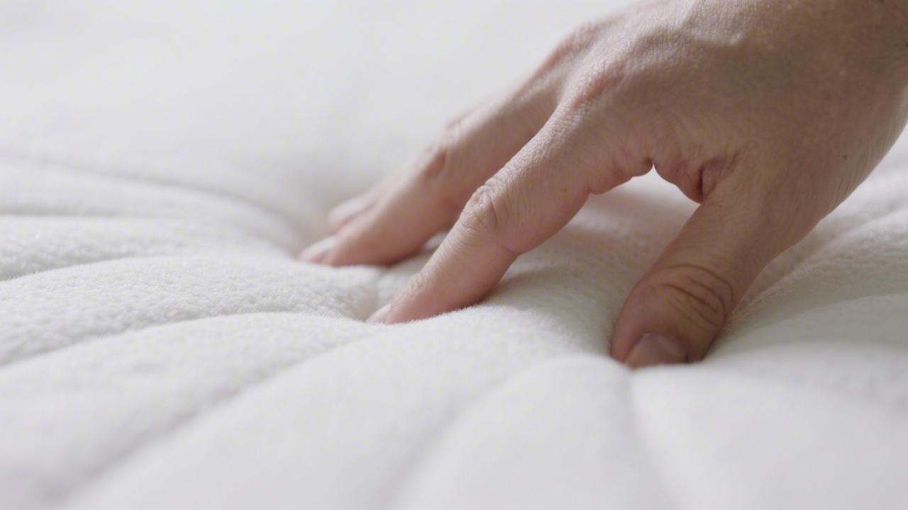 Mattress Responsiveness: Why Some Mattresses Feel "Stuck"