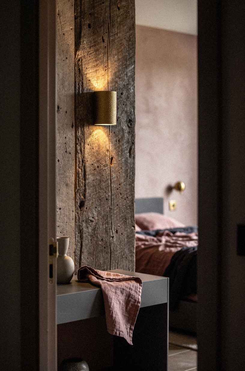 The Wall-Wash Sconce for Texture