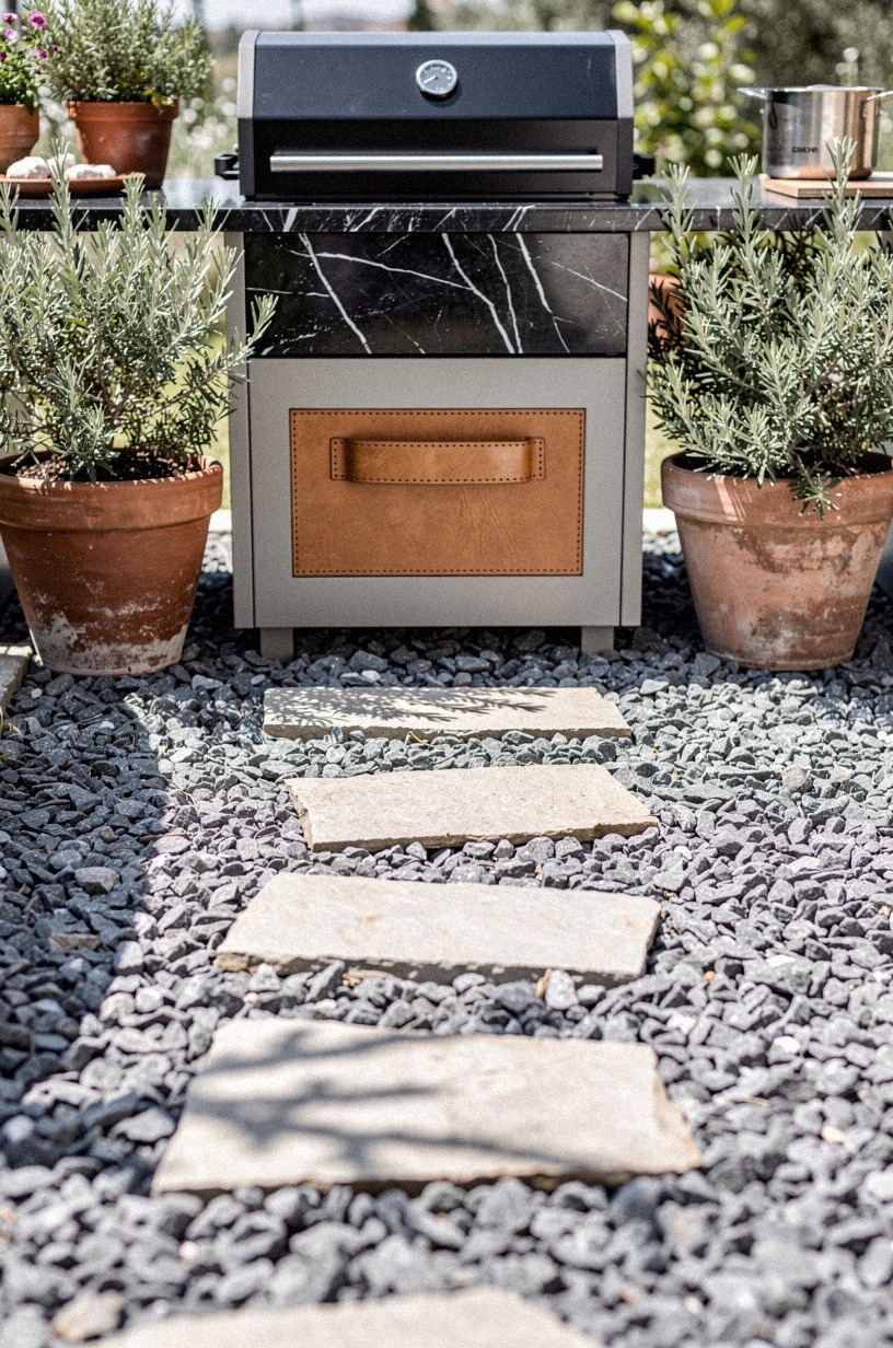 Layer gravel under the grilling zone