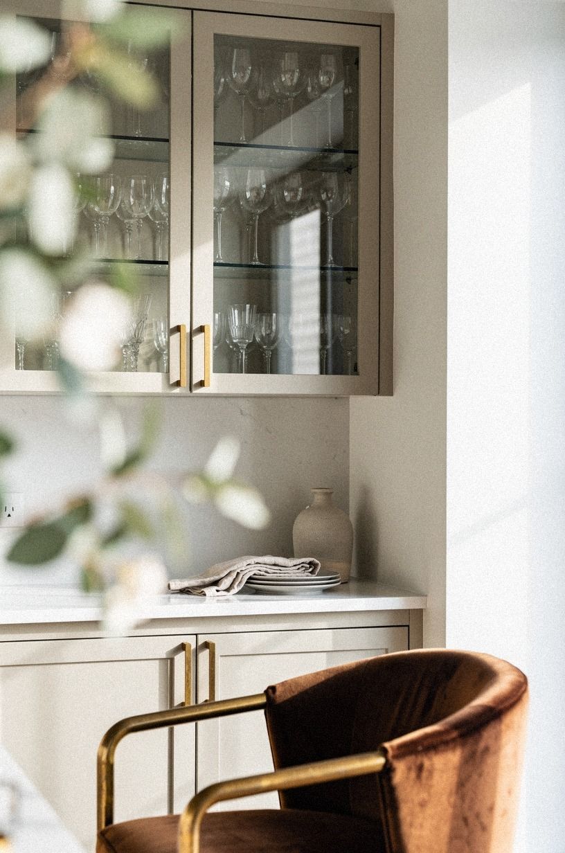 Group stemware in a dedicated upper cabinet