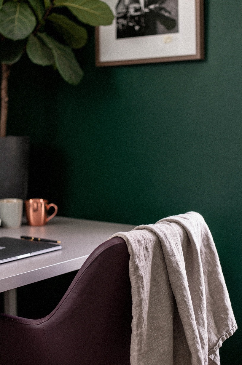 paint the corner in a deep, warm green