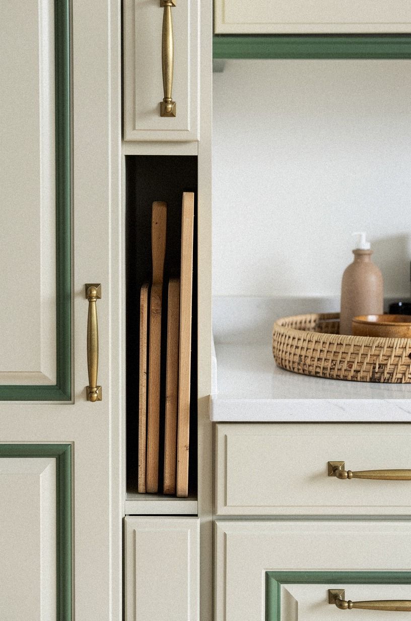 Stand cutting boards in a narrow divider