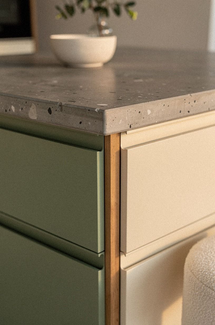 Bridge two cabinet walls with corner drawers