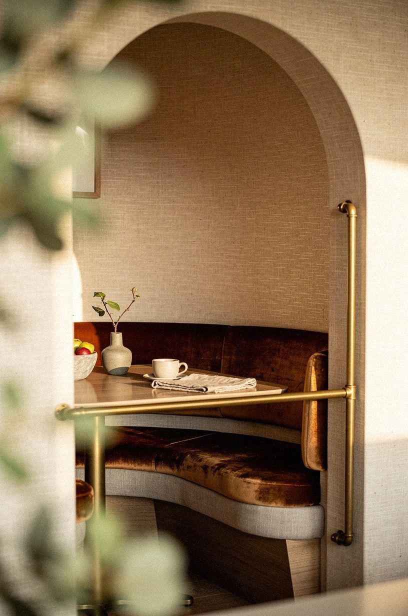 Choose a curved banquette for tight corners