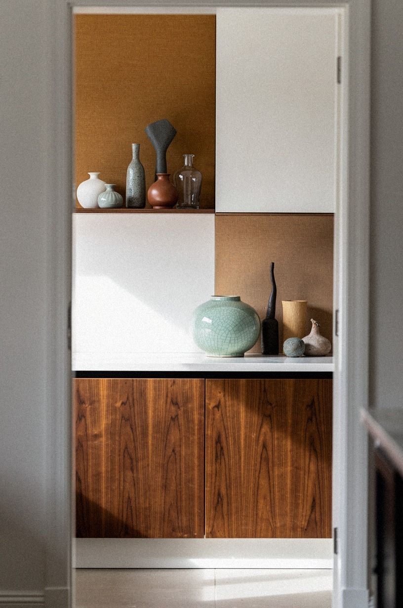 Color-block decor to match the backsplash