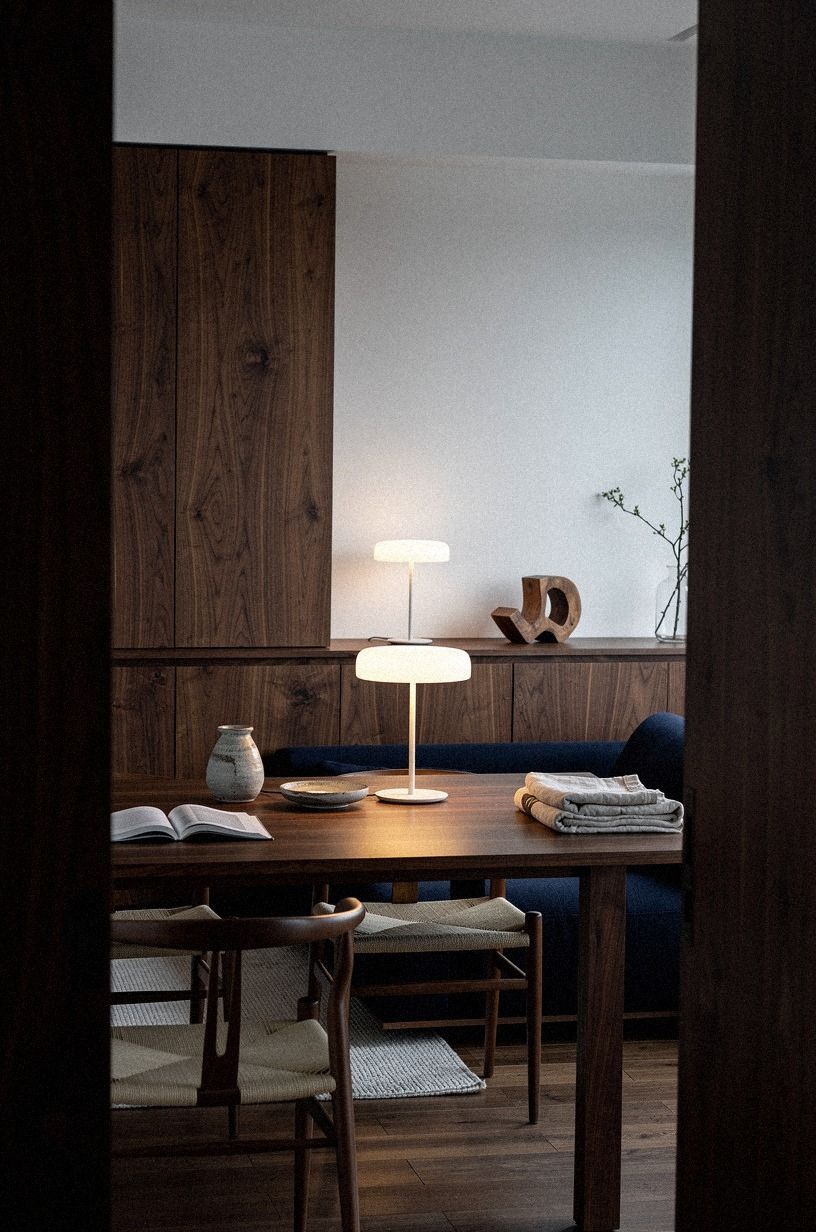 Layer in a rechargeable table lamp for evening dinners
