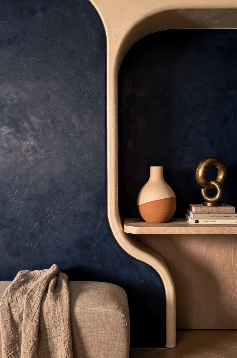 Mix Naval walls with a soft cream ceiling