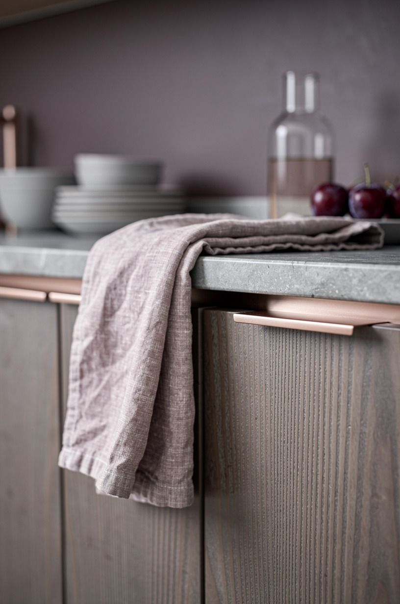 Let Rift-Sawn Grain Do the Talking (the Quiet Cabinet Rule)