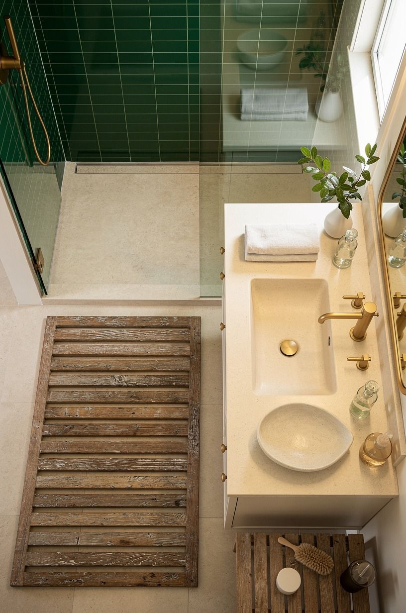 Wet and Dry: Frame the Shower with Contrast