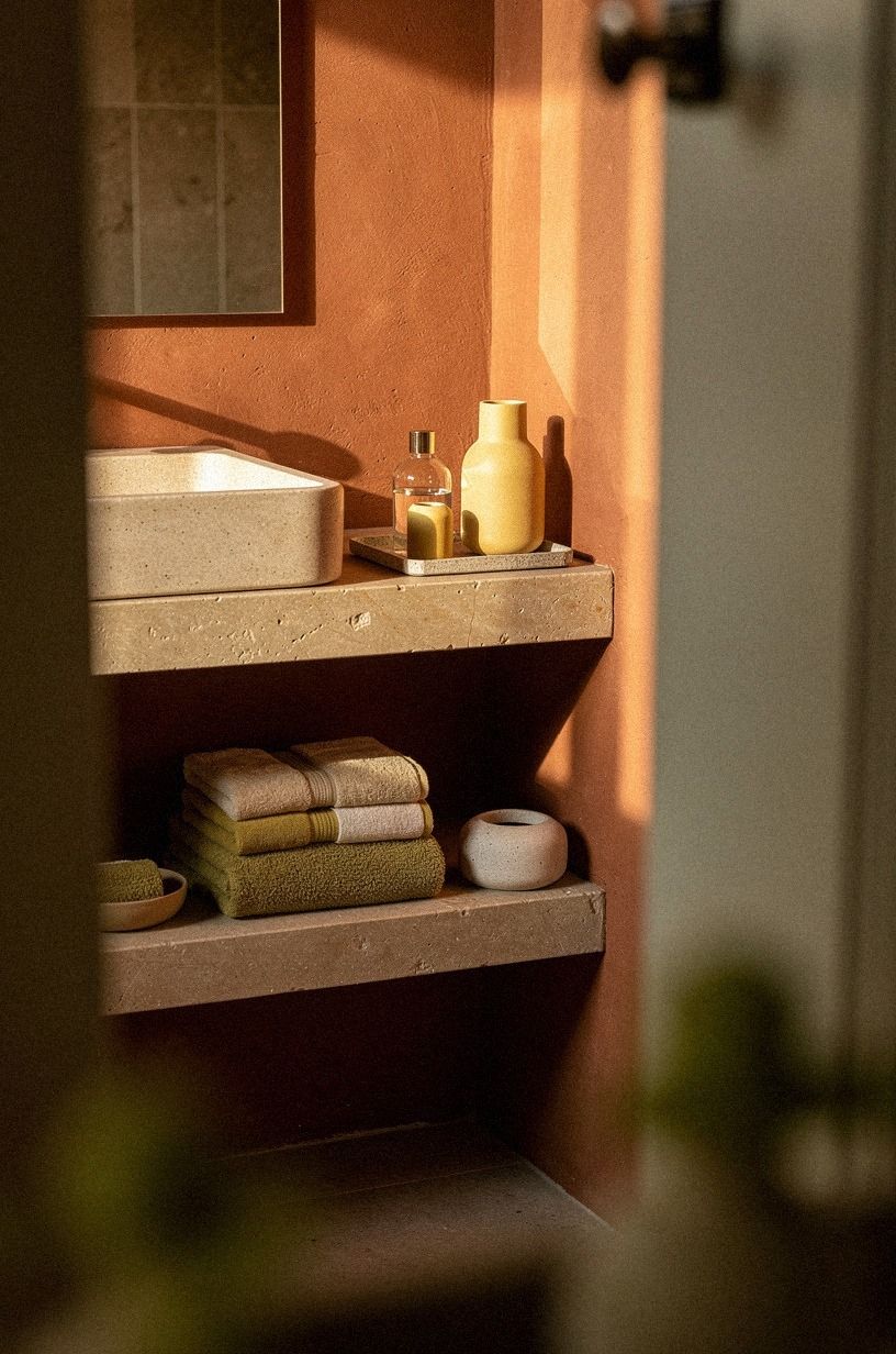 Sunlight-Colored Accessories