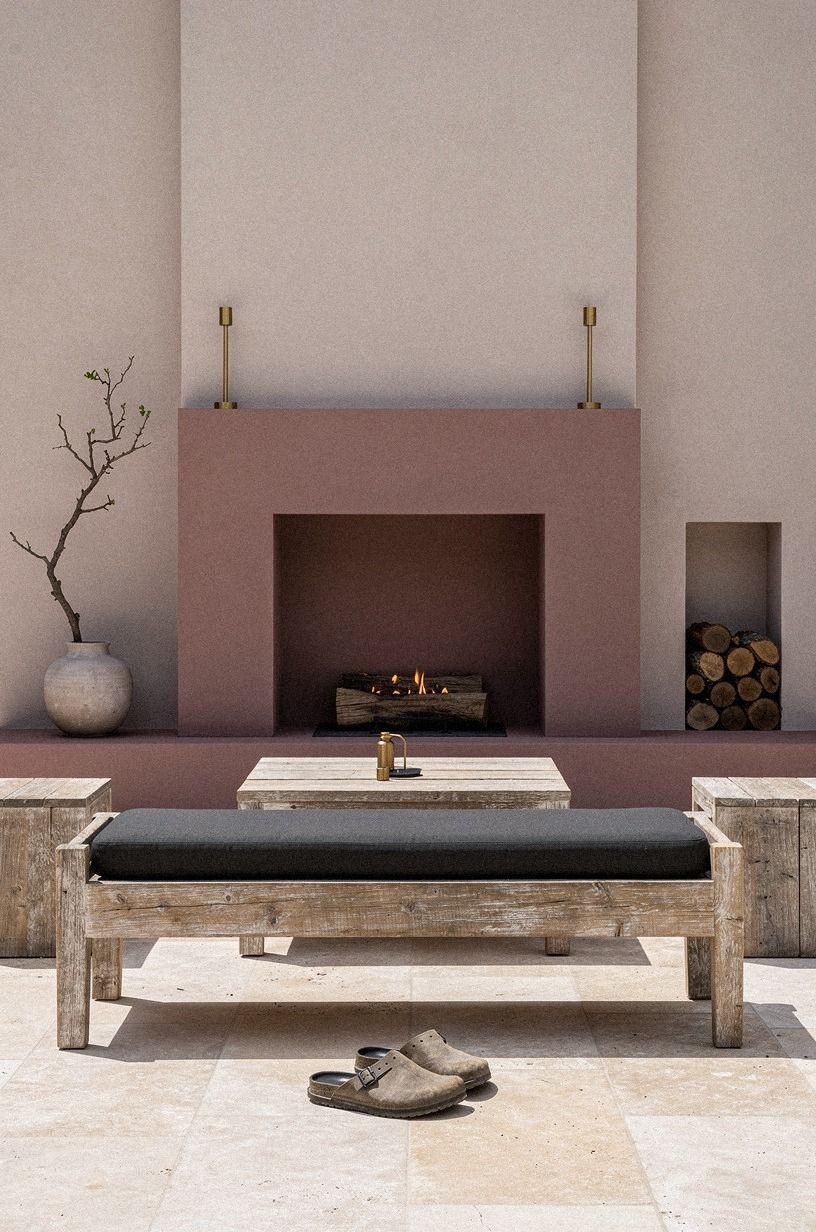 Paint the Outdoor Fireplace in Wall With a Deep, Durable Tone