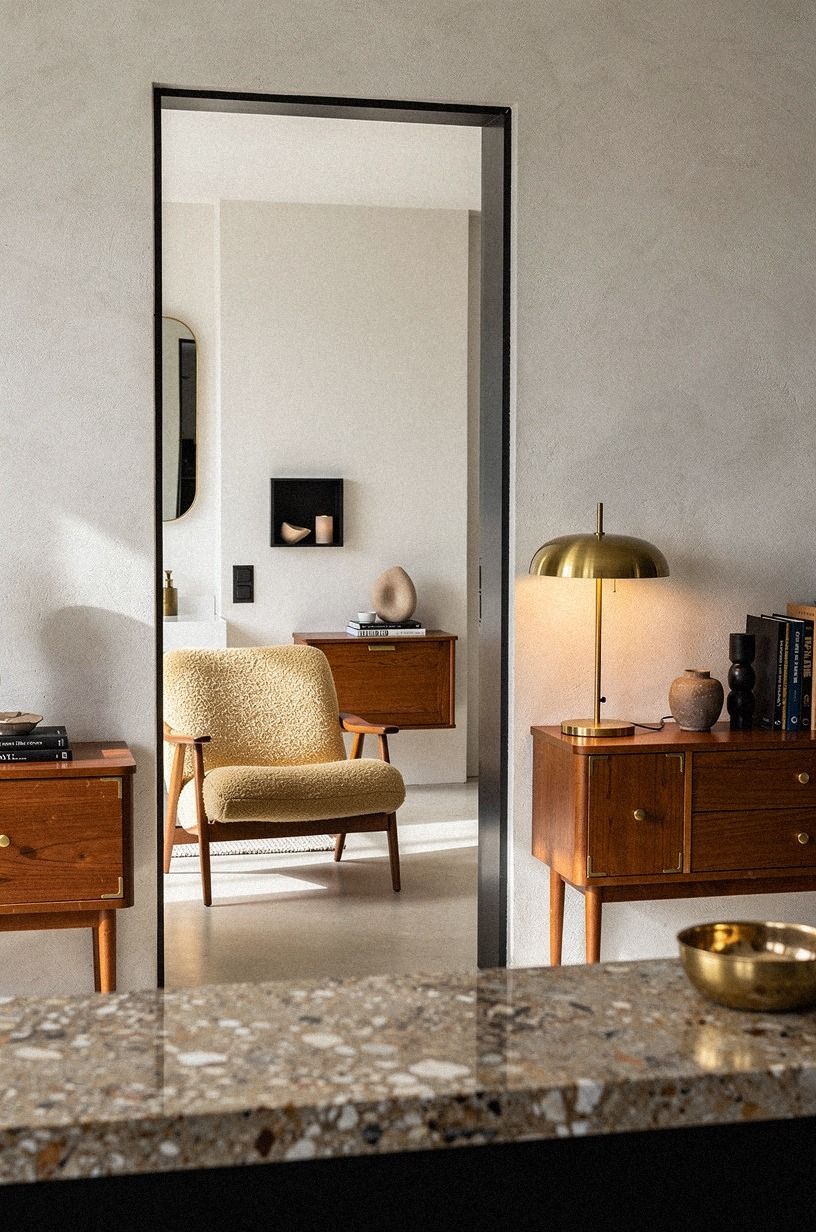 Mix matte microcement with a polished stone ledge