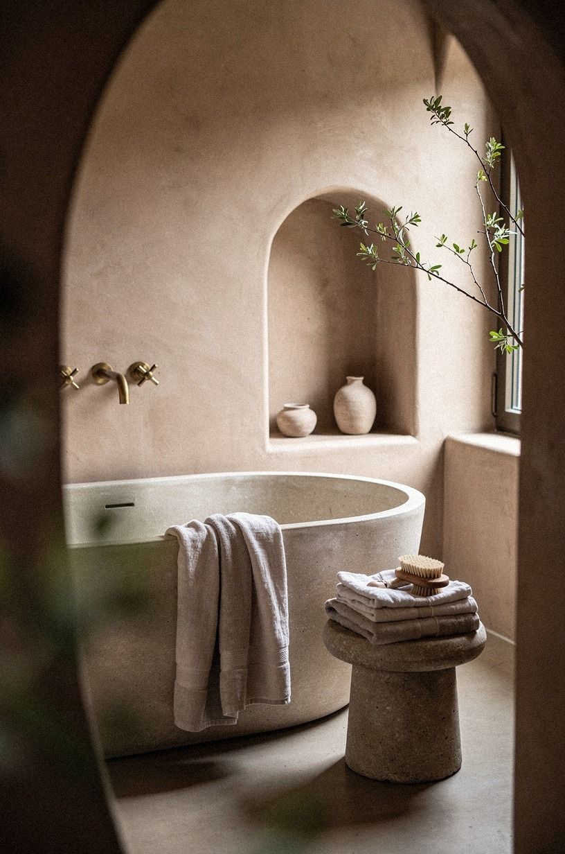 Layer linen and Turkish cotton beside the tub