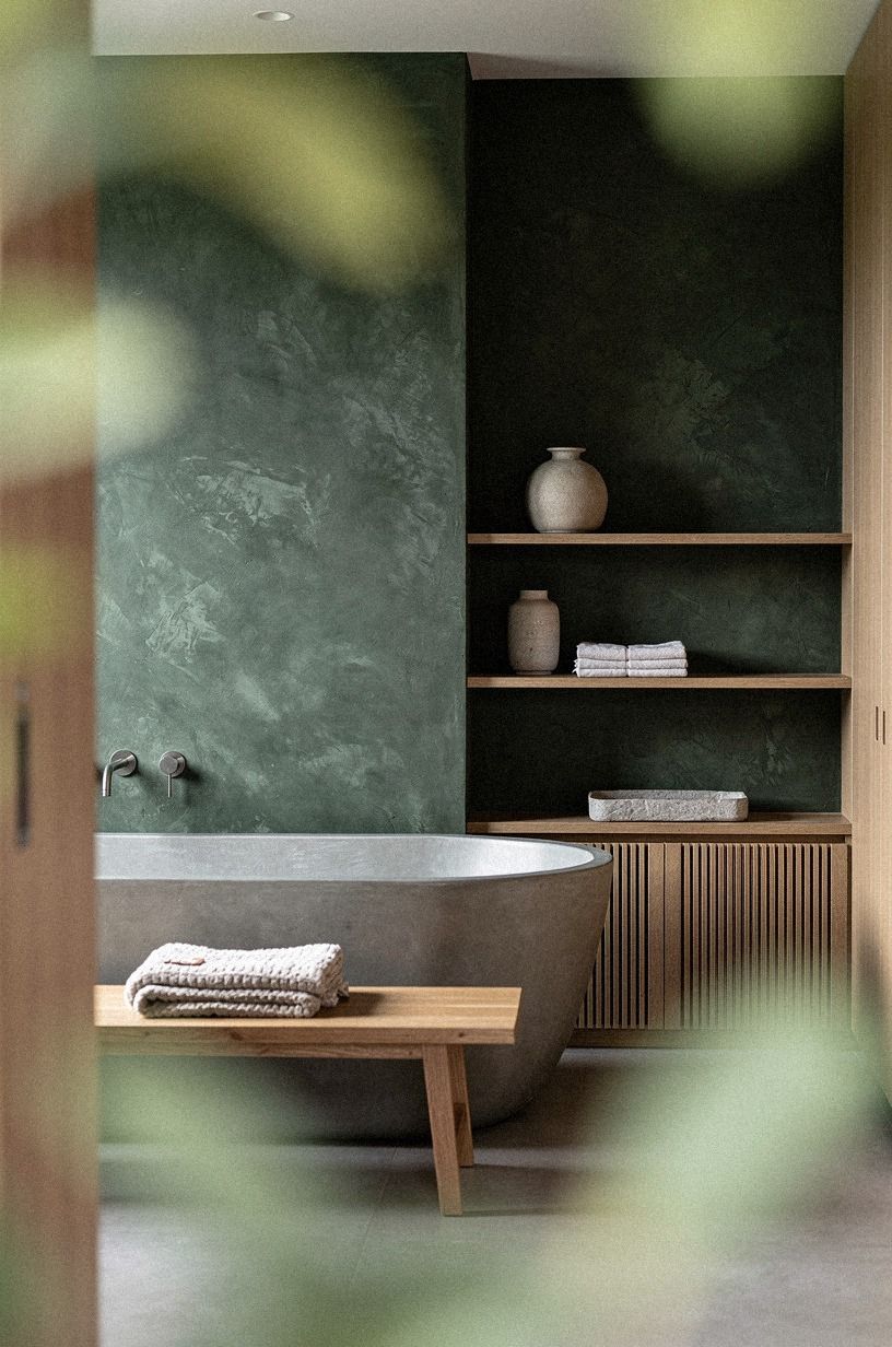 Turn a Tub Wall Into the Tadelakt Focal Point