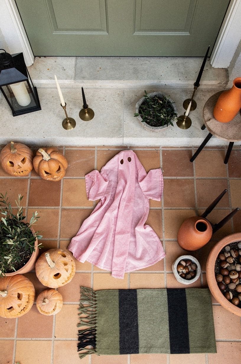 Paint a Pink Ground Ghost