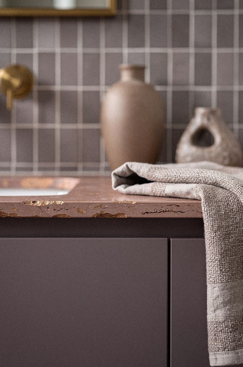 Why Does a Clean Grid Still Feel Handmade?