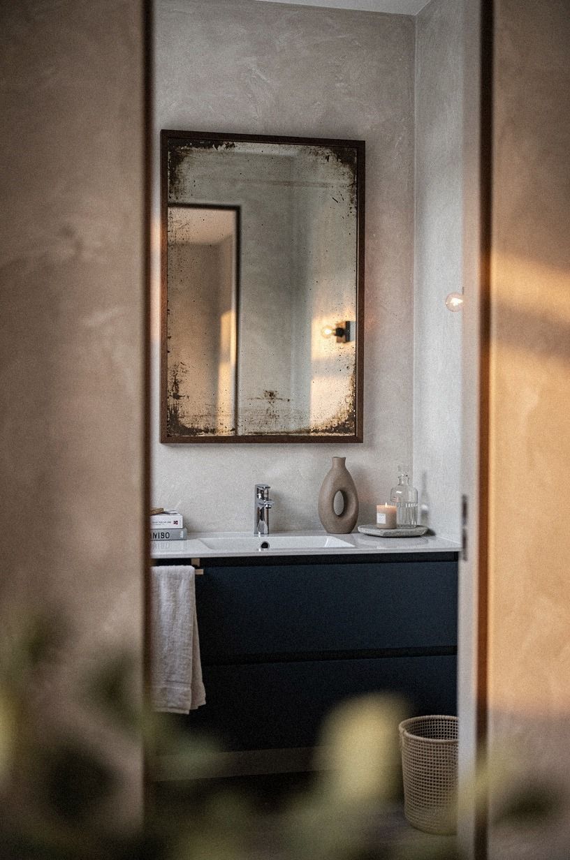 Frame the Mirror with Aged Contrast